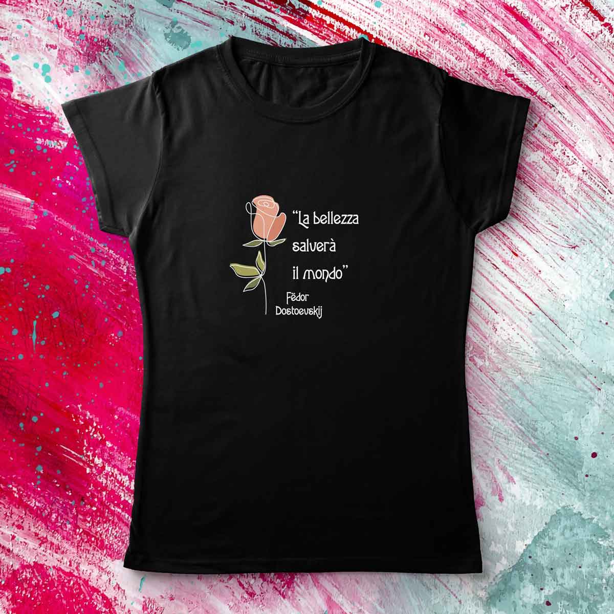 maglietta nera da donna con scritta e fiore