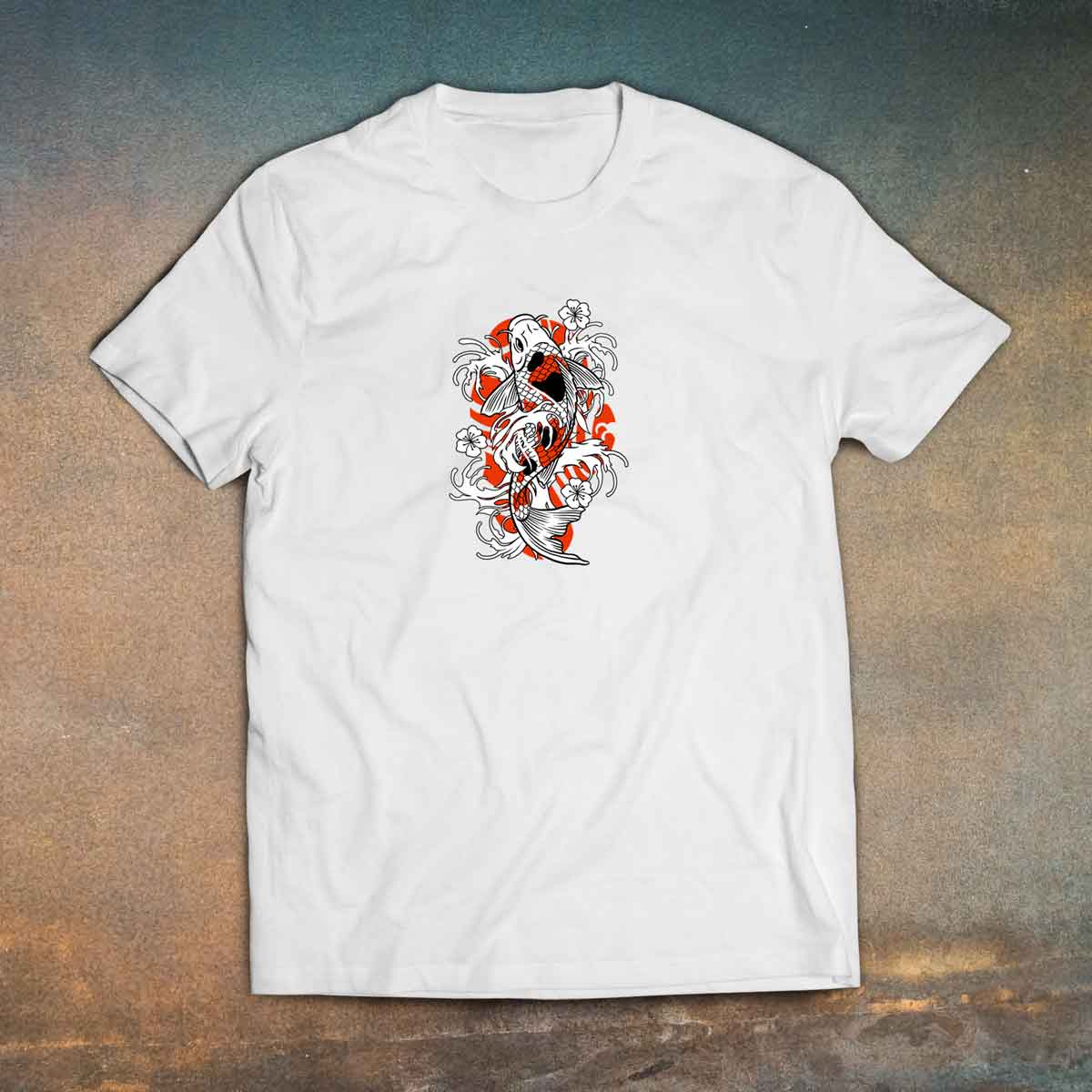 maglietta bianca da uomo con pesce koi