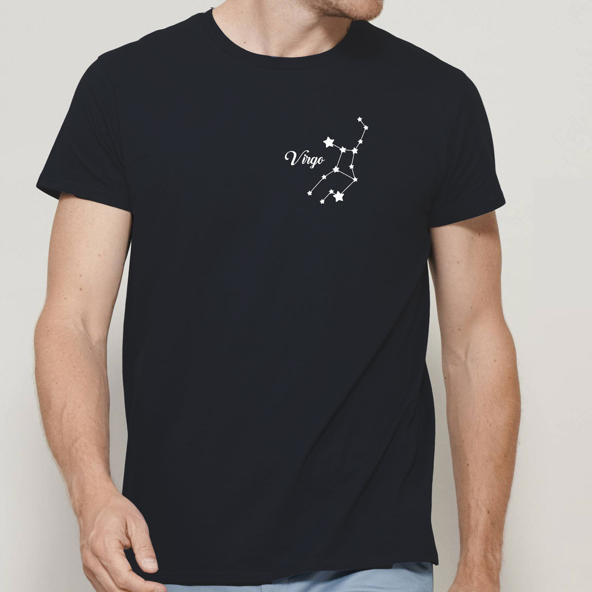 maglietta nera da uomo con segno della vergine