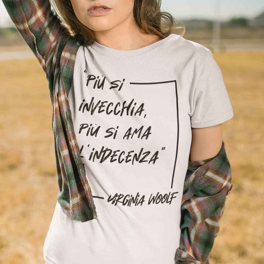 maglietta bianca da donna con frase di virginia woolf